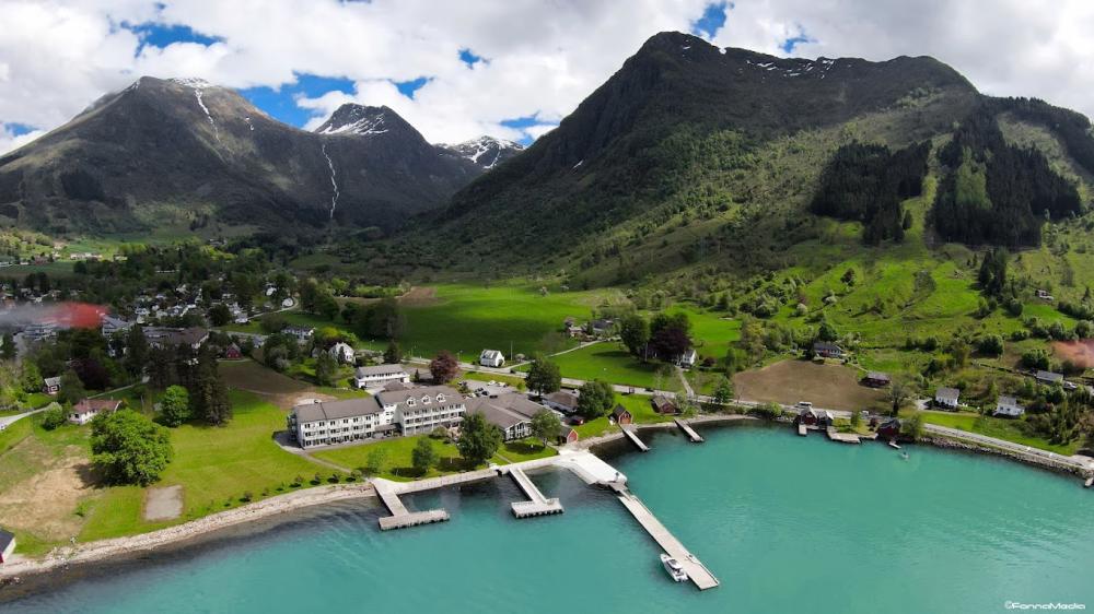 Rosendal Fjordhotel poszukuje kelnera/kelnerki