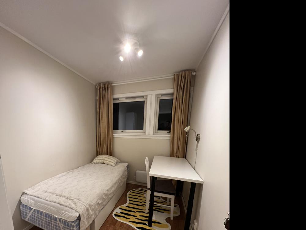 Pokój do wynajęcia. 7-8 m². Cena 6000 koron norweskich.