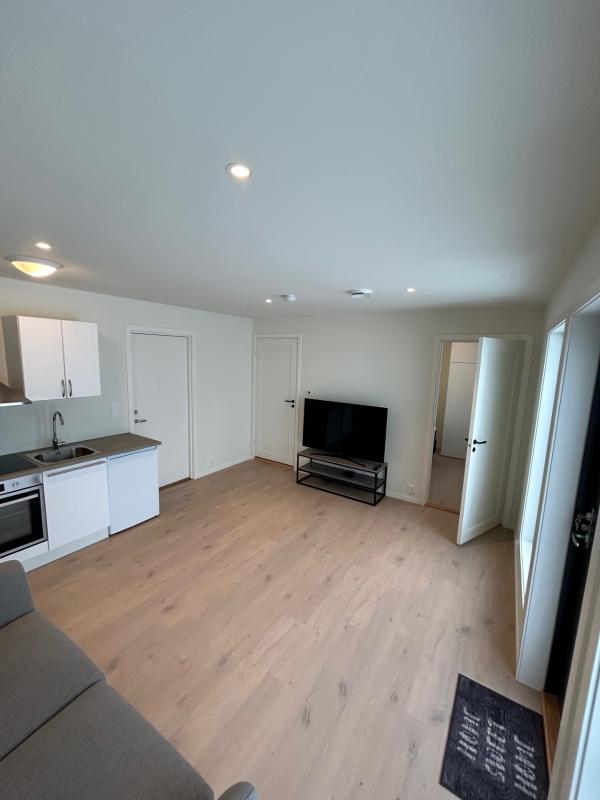 Nowy, ładny apartament 2-pokojowy (28 m²) do wynajęcia w Flateby, z osobnym wejściem i miejscem park