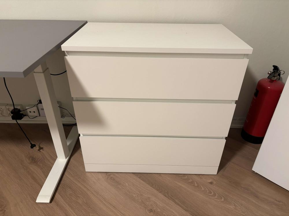 sprzedam komodę MALM 3 szuflady