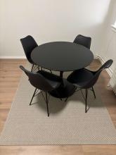 sprzedam okrągły stół i 4 krzesła