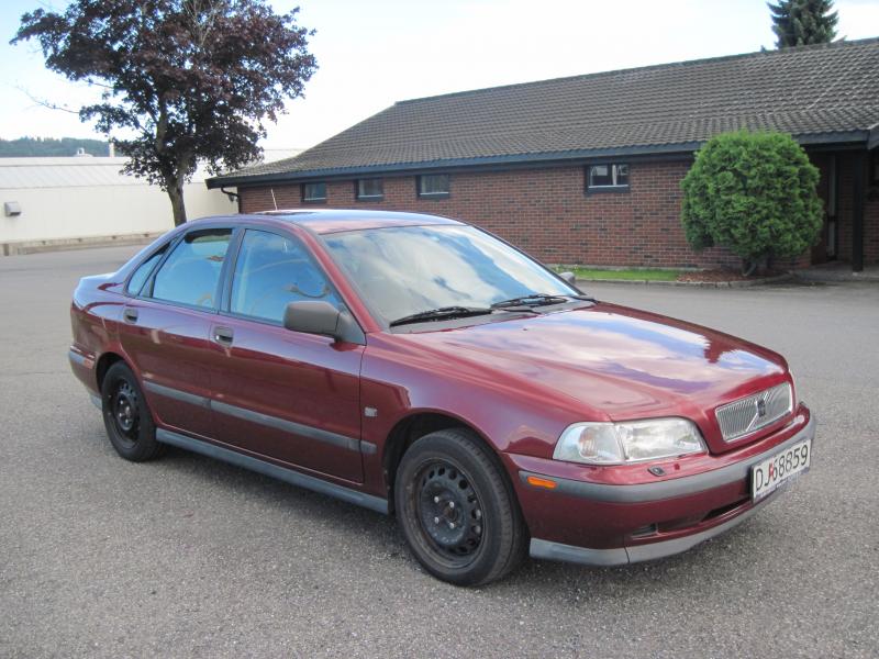 Sprzedam Volvo S40 1999 r.1,8 benzyna,162 500 KM
