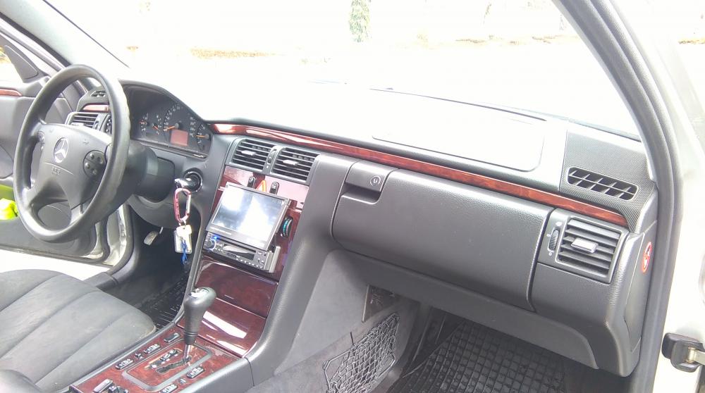 Mercedes W210 E200